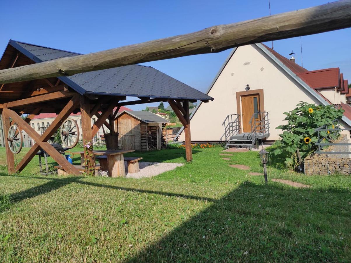 Apartman Na Statku Cerveny Kostelec Luaran gambar