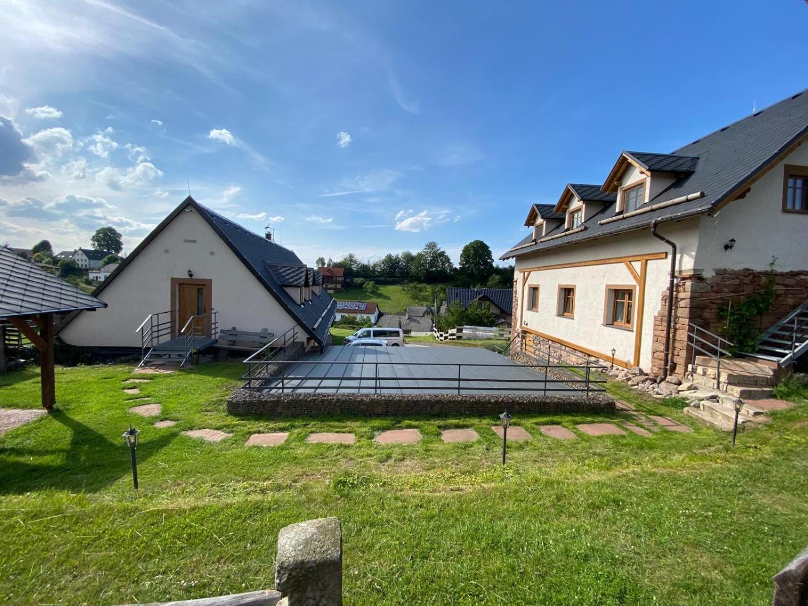 Apartman Na Statku Cerveny Kostelec Luaran gambar